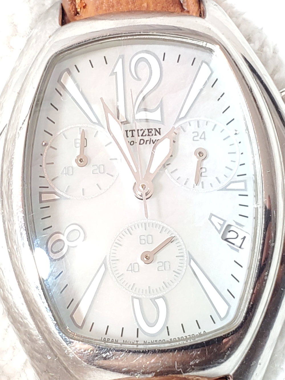 Vintage Citizen Eco Drive Women's Date Mother Pearl Dial Watch Leather Strap
